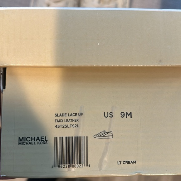 Michael Michael kors slade lace up sneakers. LT cream - size 9 - Picture 13 of 17
